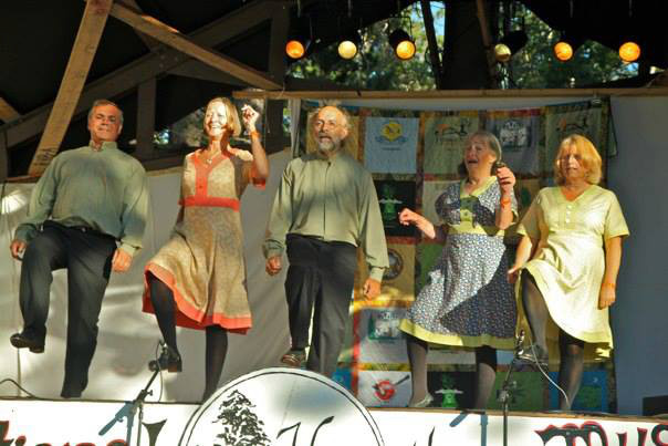 The Costabella Cloggers performing