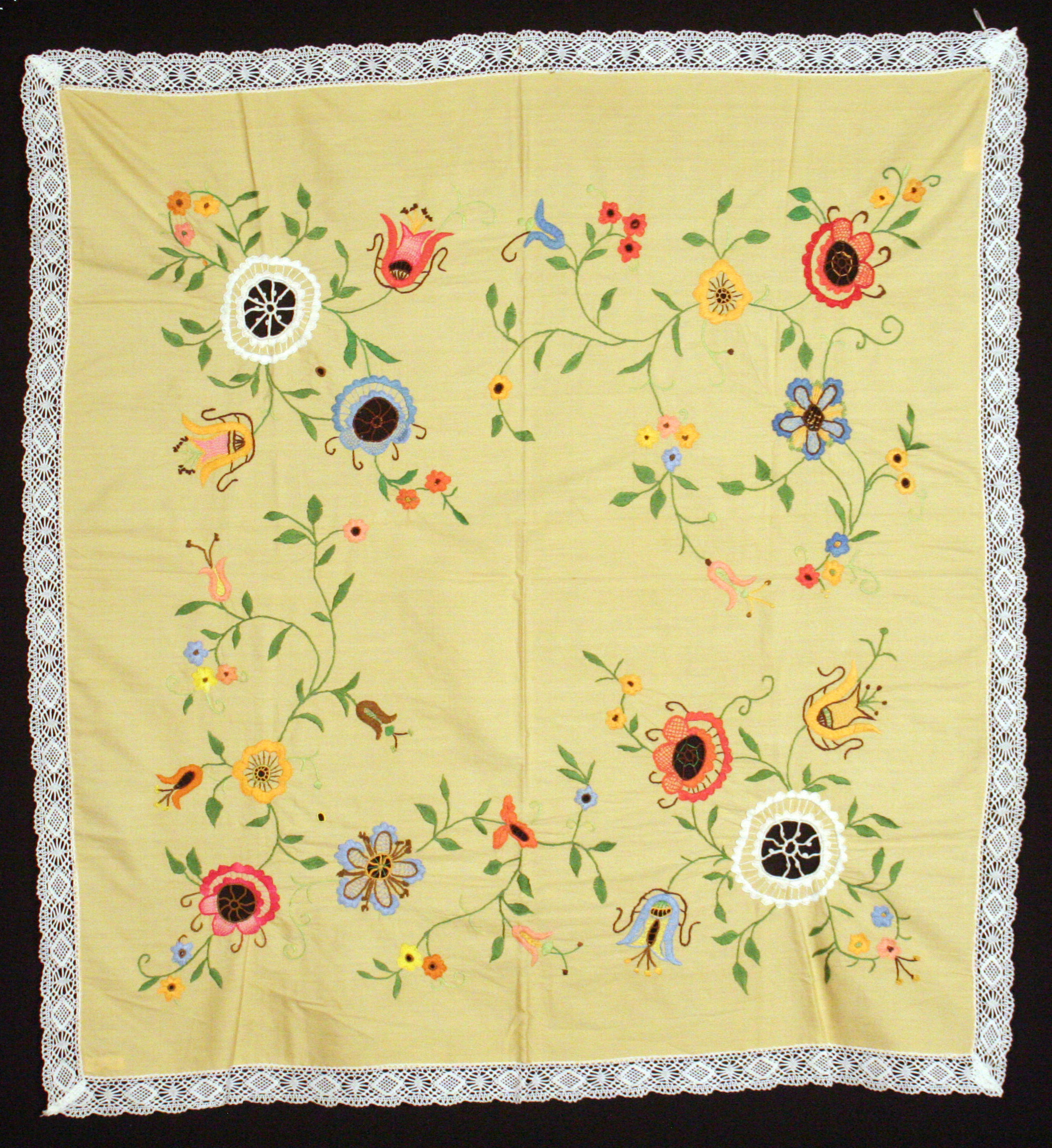 Polish cotton table cloth with cutwork embroidery